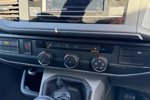 CX74LDJ Volkswagen Transporter 2.0 TDI 150 Highline Kombi Van Thumbnail #23