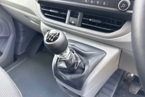 CX25LYO Volkswagen Transporter 2.0 TDI 110 Commerce Plus Van Thumbnail #24