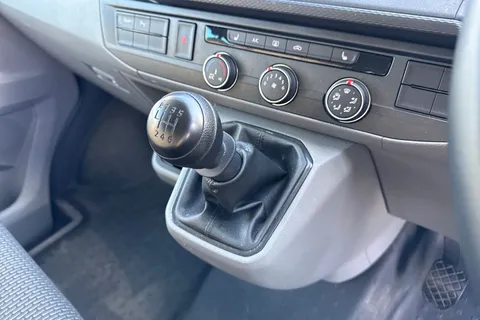 CX74LDJ Volkswagen Transporter 2.0 TDI 150 Highline Kombi Van Thumbnail #24