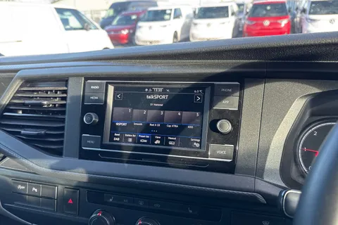 CX74LDJ Volkswagen Transporter 2.0 TDI 150 Highline Kombi Van Thumbnail #36