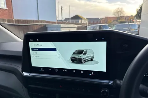 CX25LYO Volkswagen Transporter 2.0 TDI 110 Commerce Plus Van Thumbnail #36