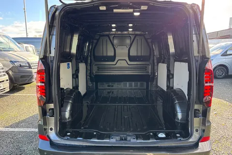 CX75HZW Volkswagen Transporter 2.0 TDI T28 Commerce Pro FWD SWB Euro 6 (s/s) 5dr Thumbnail #7