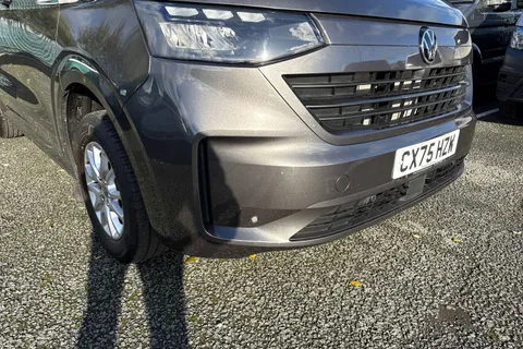 CX75HZW Volkswagen Transporter 2.0 TDI T28 Commerce Pro FWD SWB Euro 6 (s/s) 5dr Thumbnail #9