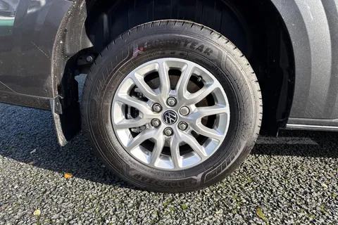 CX75HZW Volkswagen Transporter 2.0 TDI T28 Commerce Pro FWD SWB Euro 6 (s/s) 5dr Thumbnail #12