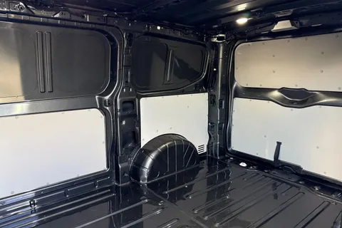 CX75HZW Volkswagen Transporter 2.0 TDI T28 Commerce Pro FWD SWB Euro 6 (s/s) 5dr Thumbnail #19