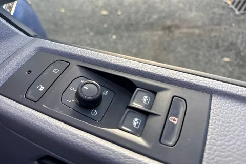 CX74LMU Volkswagen Transporter 2.0 TDI 150 Highline Kombi Van DSG Thumbnail #22