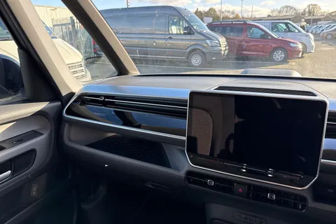 CX75JZT Volkswagen ID. Buzz Pro 79kWh Life MPV 5dr Electric Auto (SWB, 5Seat) (286 ps) Thumbnail #20