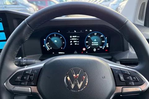 CX75HZW Volkswagen Transporter 2.0 TDI T28 Commerce Pro FWD SWB Euro 6 (s/s) 5dr Thumbnail #29