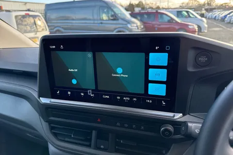 CX75HZW Volkswagen Transporter 2.0 TDI T28 Commerce Pro FWD SWB Euro 6 (s/s) 5dr Thumbnail #31