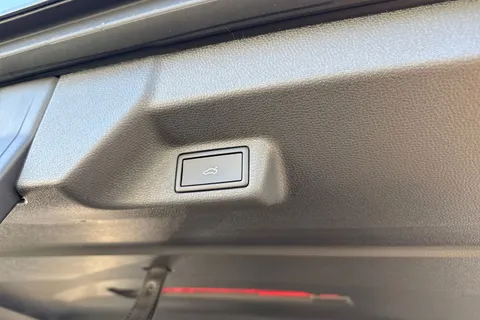 CX75JZT Volkswagen ID. Buzz Pro 79kWh Life MPV 5dr Electric Auto (SWB, 5Seat) (286 ps) Thumbnail #29