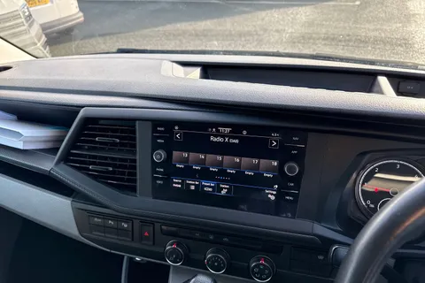 CX74LMU Volkswagen Transporter 2.0 TDI 150 Highline Kombi Van DSG Thumbnail #37