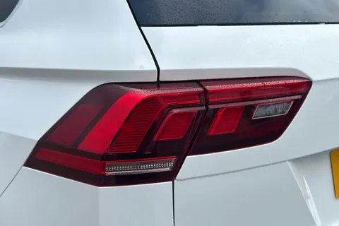 EF72KEJ Volkswagen Tiguan 2.0 TDI 4Motion R-Line 5dr DSG Thumbnail #9