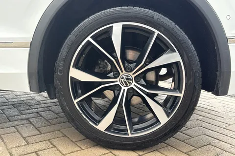 EF72KEJ Volkswagen Tiguan 2.0 TDI 4Motion R-Line 5dr DSG Thumbnail #14