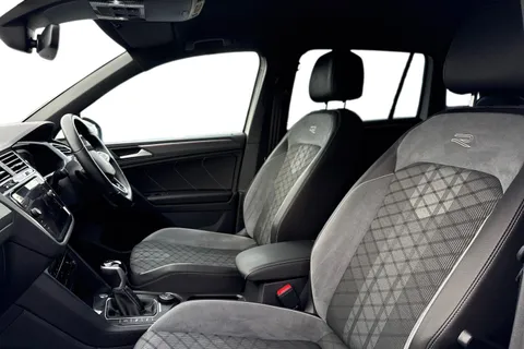 EF72KEJ Volkswagen Tiguan 2.0 TDI 4Motion R-Line 5dr DSG Thumbnail #17