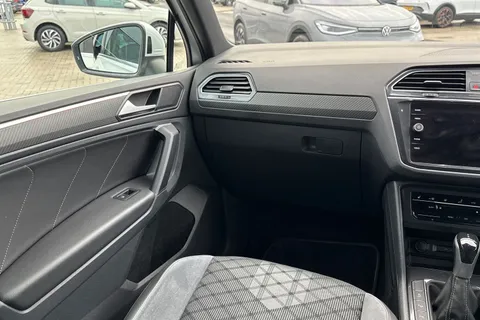 EF72KEJ Volkswagen Tiguan 2.0 TDI 4Motion R-Line 5dr DSG Thumbnail #21