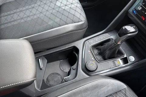 EF72KEJ Volkswagen Tiguan 2.0 TDI 4Motion R-Line 5dr DSG Thumbnail #24