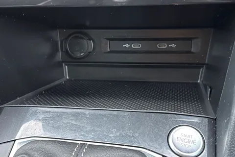 EF72KEJ Volkswagen Tiguan 2.0 TDI 4Motion R-Line 5dr DSG Thumbnail #42