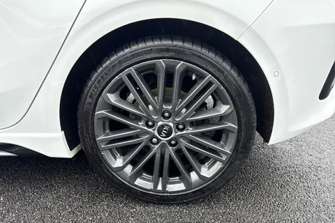 LC70OLG Kia Ceed 1.4 T-GDi GT-Line S DCT Euro 6 (s/s) 5dr Thumbnail #25