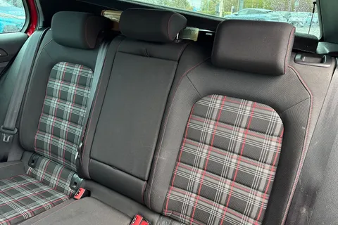 19 of 64 for Volkswagen Golf 2.0 TSI GTI Performance Euro 6 (s/s) 5dr