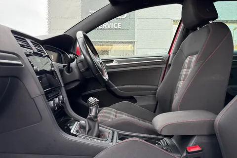 34 of 64 for Volkswagen Golf 2.0 TSI GTI Performance Euro 6 (s/s) 5dr