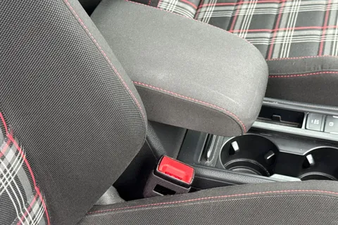 41 of 64 for Volkswagen Golf 2.0 TSI GTI Performance Euro 6 (s/s) 5dr