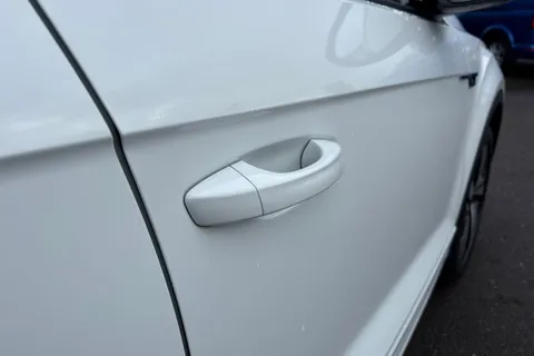 28 of 63 for Volkswagen T-Roc 1.5 TSI R-Line 5dr DSG ⭐Panoramic sunroof, 18' Nevada diamond turned alloy⭐