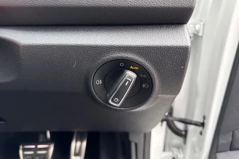 38 of 63 for Volkswagen T-Roc 1.5 TSI R-Line 5dr DSG ⭐Panoramic sunroof, 18' Nevada diamond turned alloy⭐