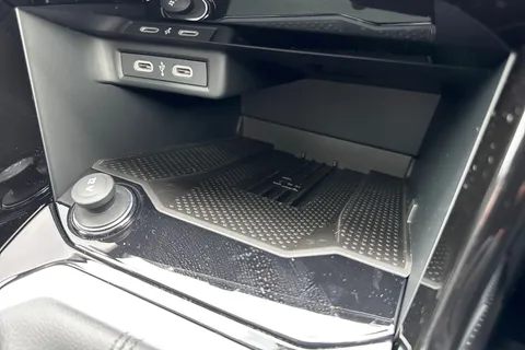 40 of 63 for Volkswagen T-Roc 1.5 TSI R-Line 5dr DSG ⭐Panoramic sunroof, 18' Nevada diamond turned alloy⭐