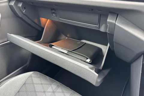 43 of 63 for Volkswagen T-Roc 1.5 TSI R-Line 5dr DSG ⭐Panoramic sunroof, 18' Nevada diamond turned alloy⭐