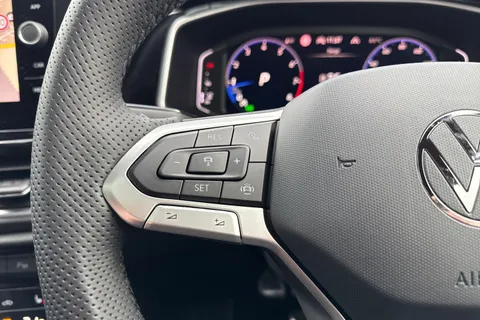 45 of 63 for Volkswagen T-Roc 1.5 TSI R-Line 5dr DSG ⭐Panoramic sunroof, 18' Nevada diamond turned alloy⭐