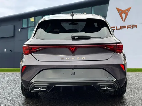  CUPRA Leon 1.5 eTSI Shadow Edition DSG Euro 6 (s/s) 5dr Thumbnail #5