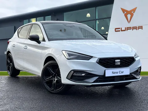  SEAT Leon 1.5 eTSI MHEV FR Black Edition DSG Euro 6 (s/s) 5dr Thumbnail #2