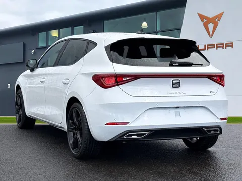  SEAT Leon 1.5 eTSI MHEV FR Black Edition DSG Euro 6 (s/s) 5dr Thumbnail #3