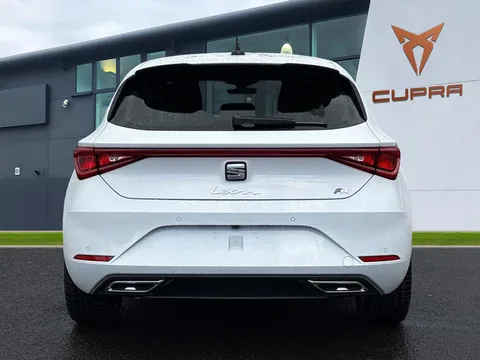  SEAT Leon 1.5 eTSI MHEV FR Black Edition DSG Euro 6 (s/s) 5dr Thumbnail #5