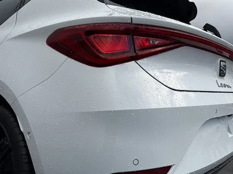  SEAT Leon 1.5 eTSI MHEV FR Black Edition DSG Euro 6 (s/s) 5dr Thumbnail #16