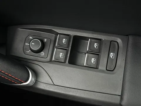  SEAT Leon 1.5 eTSI MHEV FR Black Edition DSG Euro 6 (s/s) 5dr Thumbnail #18