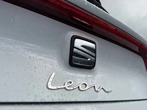  SEAT Leon 1.5 eTSI MHEV FR Black Edition DSG Euro 6 (s/s) 5dr Thumbnail #25