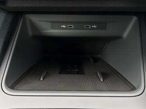  SEAT Leon 1.5 eTSI MHEV FR Black Edition DSG Euro 6 (s/s) 5dr Thumbnail #32