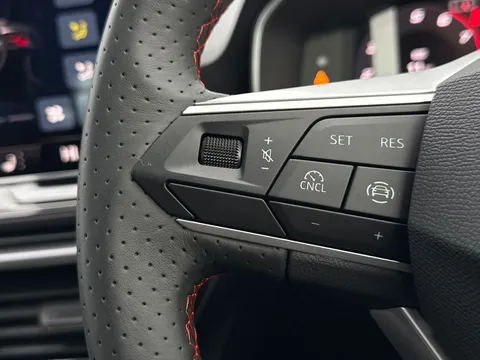  SEAT Leon 1.5 eTSI MHEV FR Black Edition DSG Euro 6 (s/s) 5dr Thumbnail #33