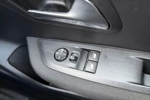 MF20FYA PEUGEOT 208 1.2 PureTech Active Euro 6 (s/s) 5dr Thumbnail #40