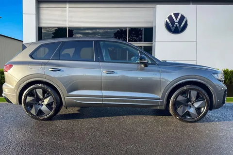 MV75UMJ Volkswagen Touareg 3.0 V6 TDI 4Motion 286 Black Edition 5dr Tip Auto Thumbnail #4