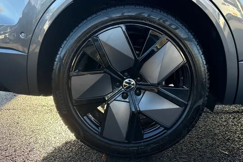 MV75UMJ Volkswagen Touareg 3.0 V6 TDI 4Motion 286 Black Edition 5dr Tip Auto Thumbnail #12