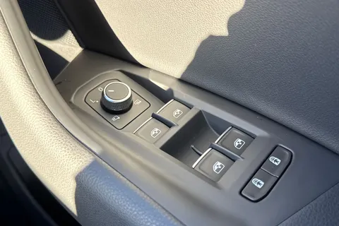 MV75UMJ Volkswagen Touareg 3.0 V6 TDI 4Motion 286 Black Edition 5dr Tip Auto Thumbnail #22