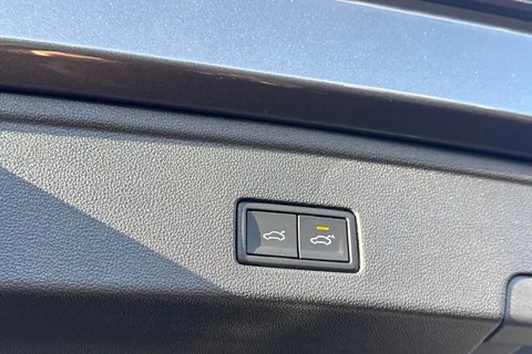 MV75UMJ Volkswagen Touareg 3.0 V6 TDI 4Motion 286 Black Edition 5dr Tip Auto Thumbnail #28