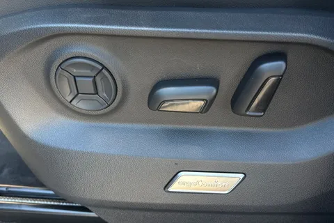 MV75UMJ Volkswagen Touareg 3.0 V6 TDI 4Motion 286 Black Edition 5dr Tip Auto Thumbnail #39