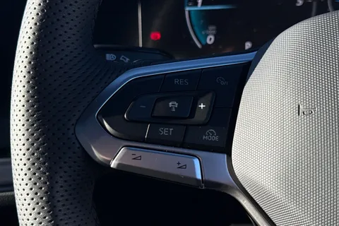 MV75UMJ Volkswagen Touareg 3.0 V6 TDI 4Motion 286 Black Edition 5dr Tip Auto Thumbnail #40