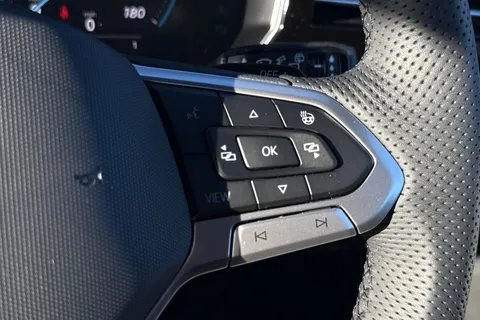 MV75UMJ Volkswagen Touareg 3.0 V6 TDI 4Motion 286 Black Edition 5dr Tip Auto Thumbnail #41