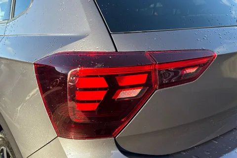 DF74KVP Volkswagen Polo 1.0 TSI 115 R-Line 5dr DSG **HEATED SEATS + 17' BERGAMO** Thumbnail #9