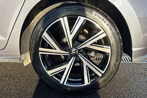 DF74KVP Volkswagen Polo 1.0 TSI 115 R-Line 5dr DSG **HEATED SEATS + 17' BERGAMO** Thumbnail #11