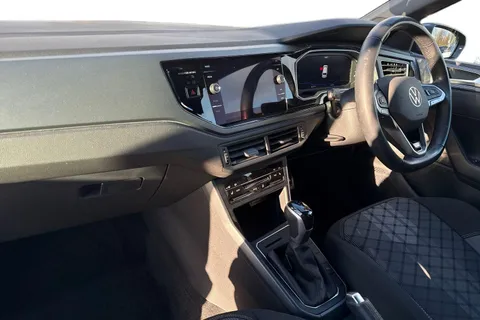 DF74KVP Volkswagen Polo 1.0 TSI 115 R-Line 5dr DSG **HEATED SEATS + 17' BERGAMO** Thumbnail #16